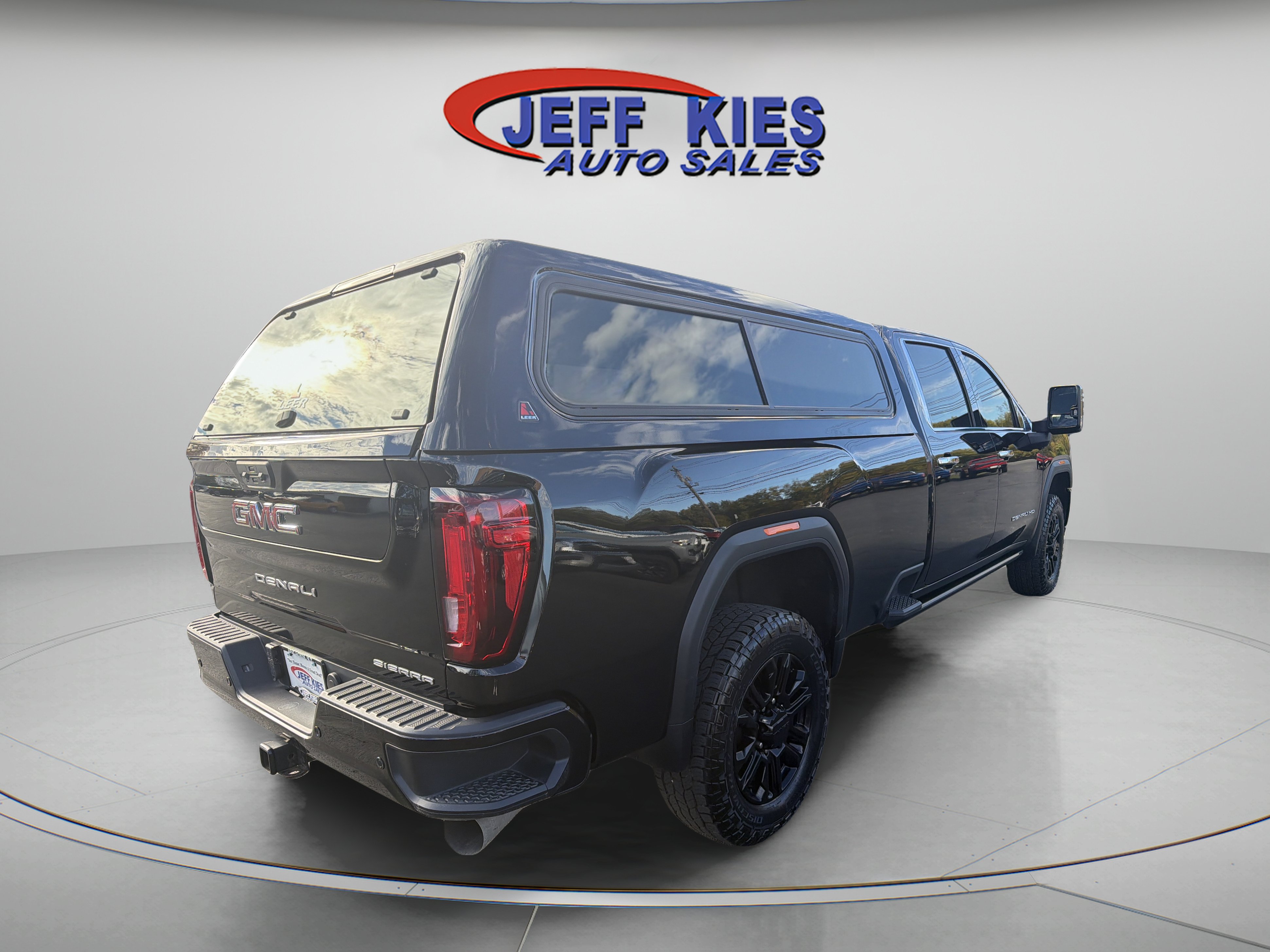 Used 2022 GMC Sierra 3500 Denali w/ Denali Black Diamond Edition AWD/4WD image 5