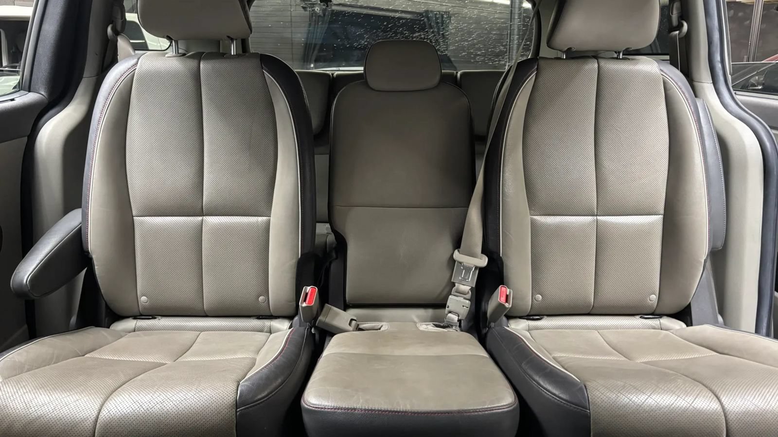 Used 2016 Kia Sedona EX FWD image 11