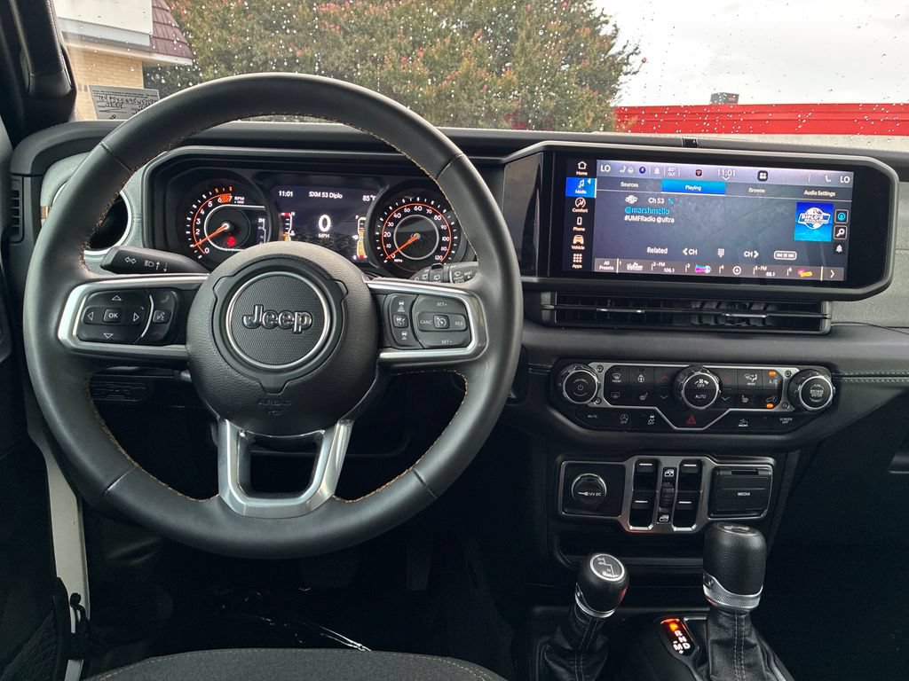 Used 2025 Jeep Wrangler Unlimited Sahara AWD/4WD image 22