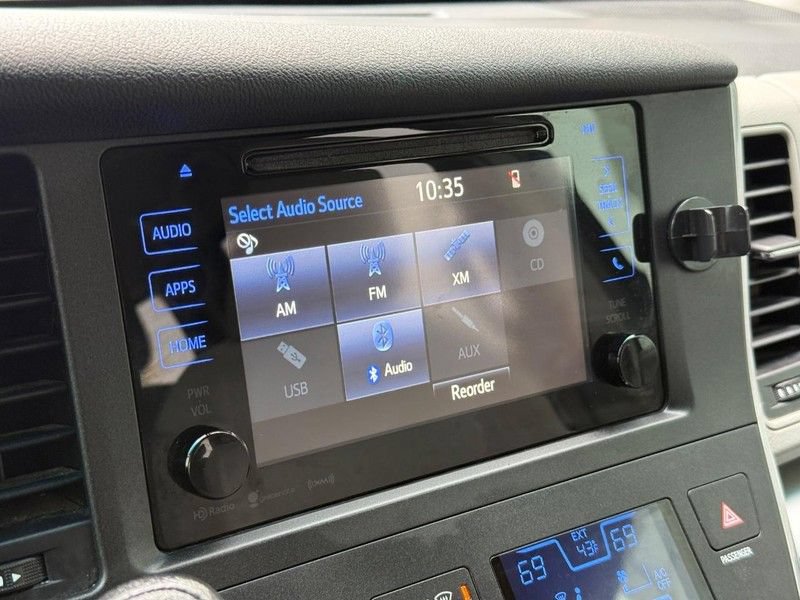 Used 2017 Toyota Sienna LE AWD/4WD image 24