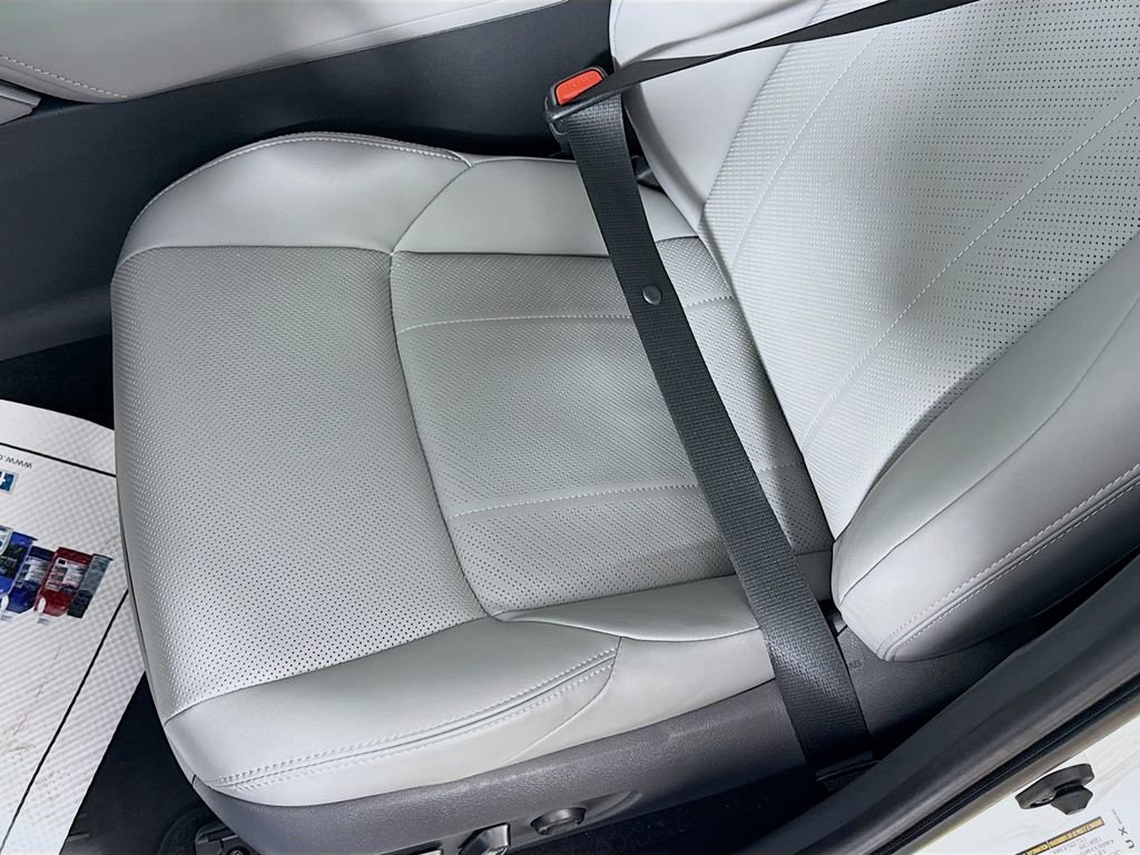 Used 2024 Toyota Venza Limited image 17