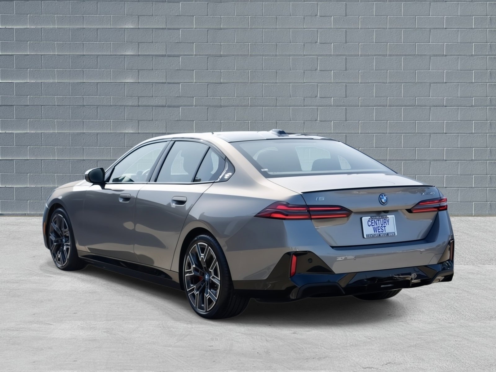 Used 2025 BMW i5 xDrive40 image 3