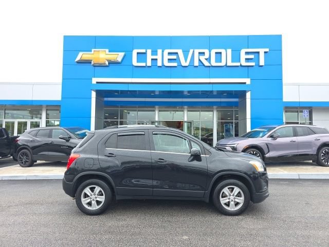 Used 2016 Chevrolet Trax LT w/ LT Sun and Sound Package AWD/4WD image 2