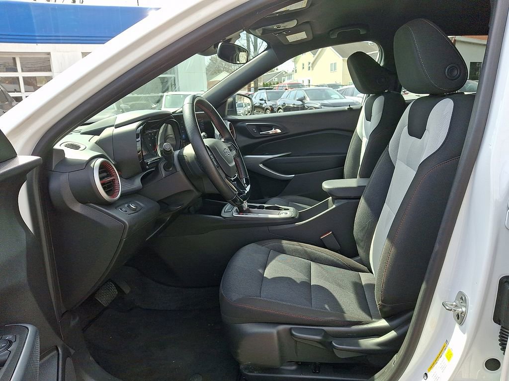 Used 2024 Chevrolet Trax RS w/ Driver Confidence Package image 14