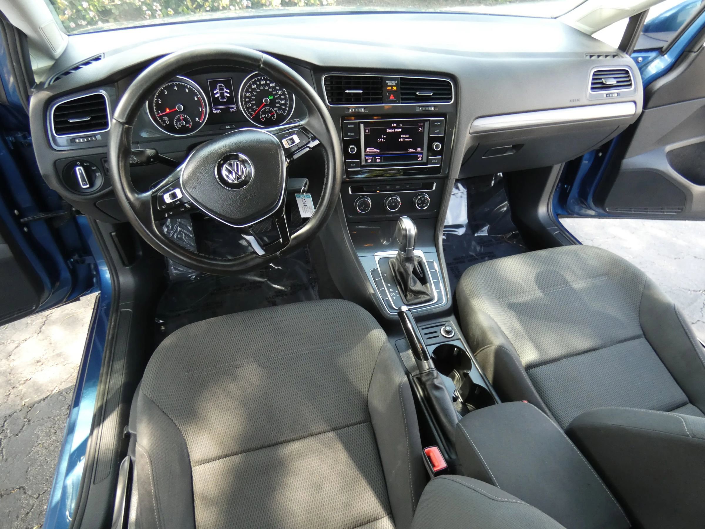 Used 2018 Volkswagen Golf S image 24