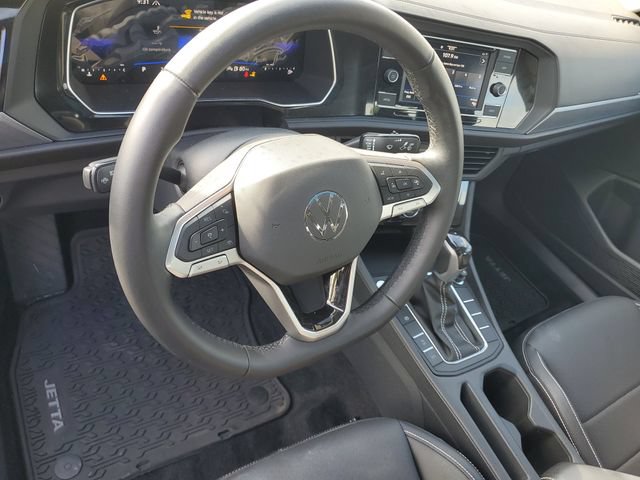 Used 2023 Volkswagen Jetta SE w/ Panoramic Sunroof Package FWD image 16