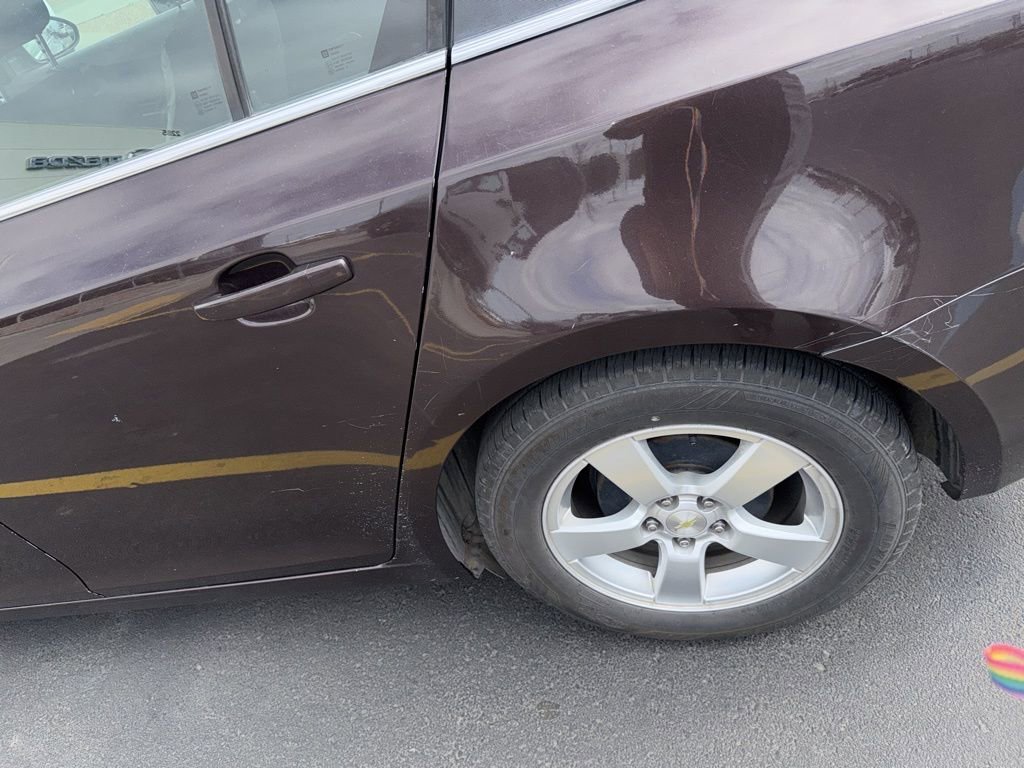 Used 2015 Chevrolet Cruze LT w/ Technology Package image 6