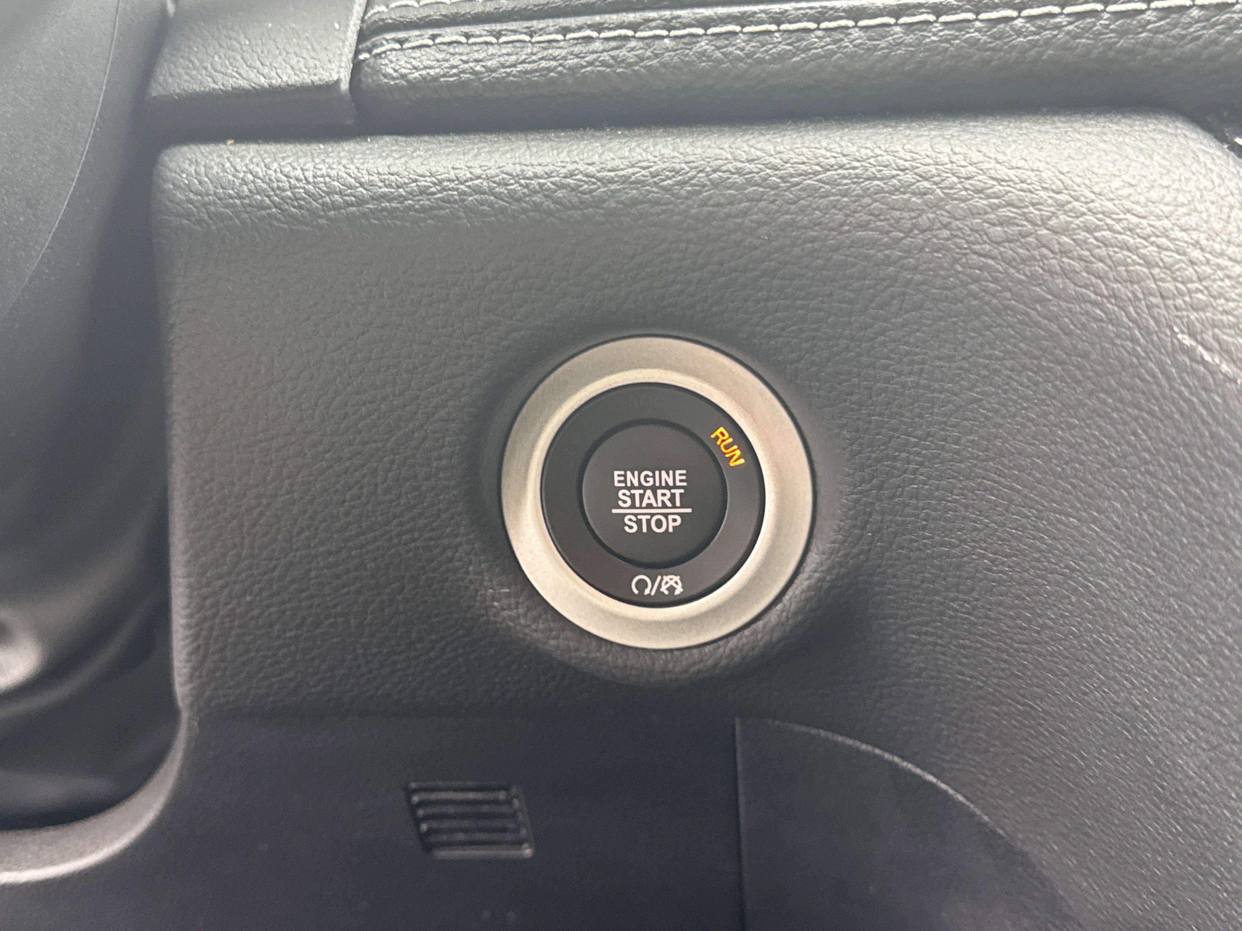 Used 2025 Chrysler Pacifica Limited image 28