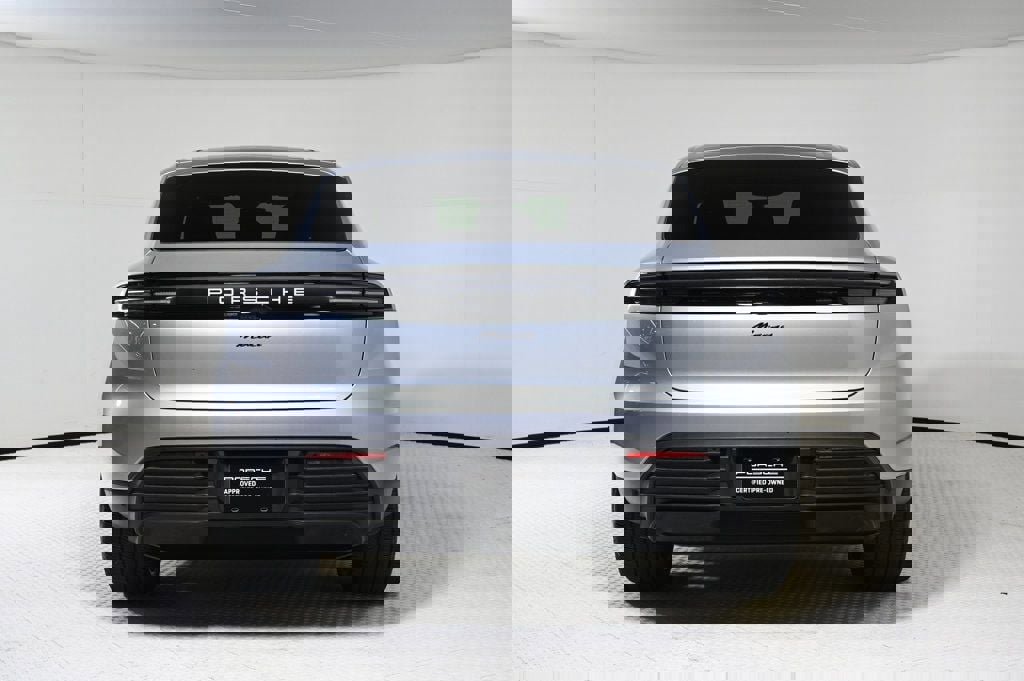 Certified 2025 Porsche Macan Electric image 6