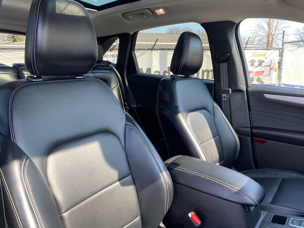 Used 2025 Ford Escape Platinum AWD/4WD image 17