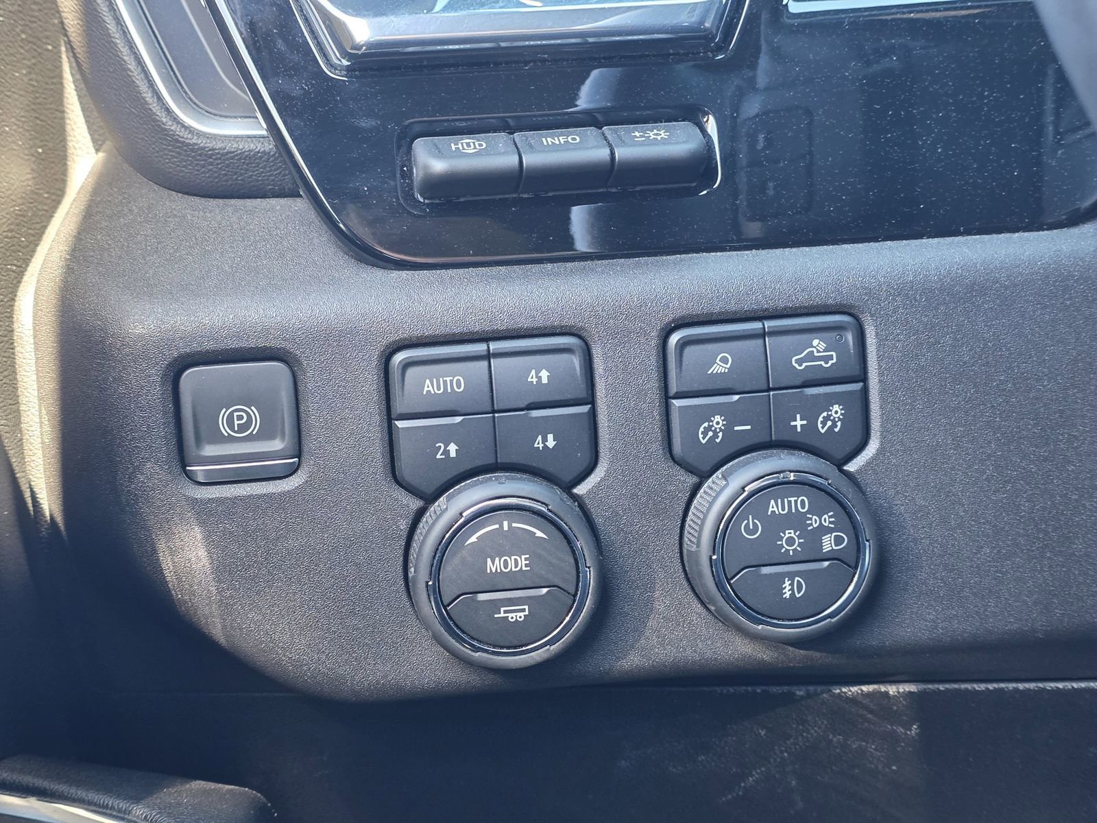 Used 2024 Chevrolet Silverado 1500 High Country w/ Technology Package image 26