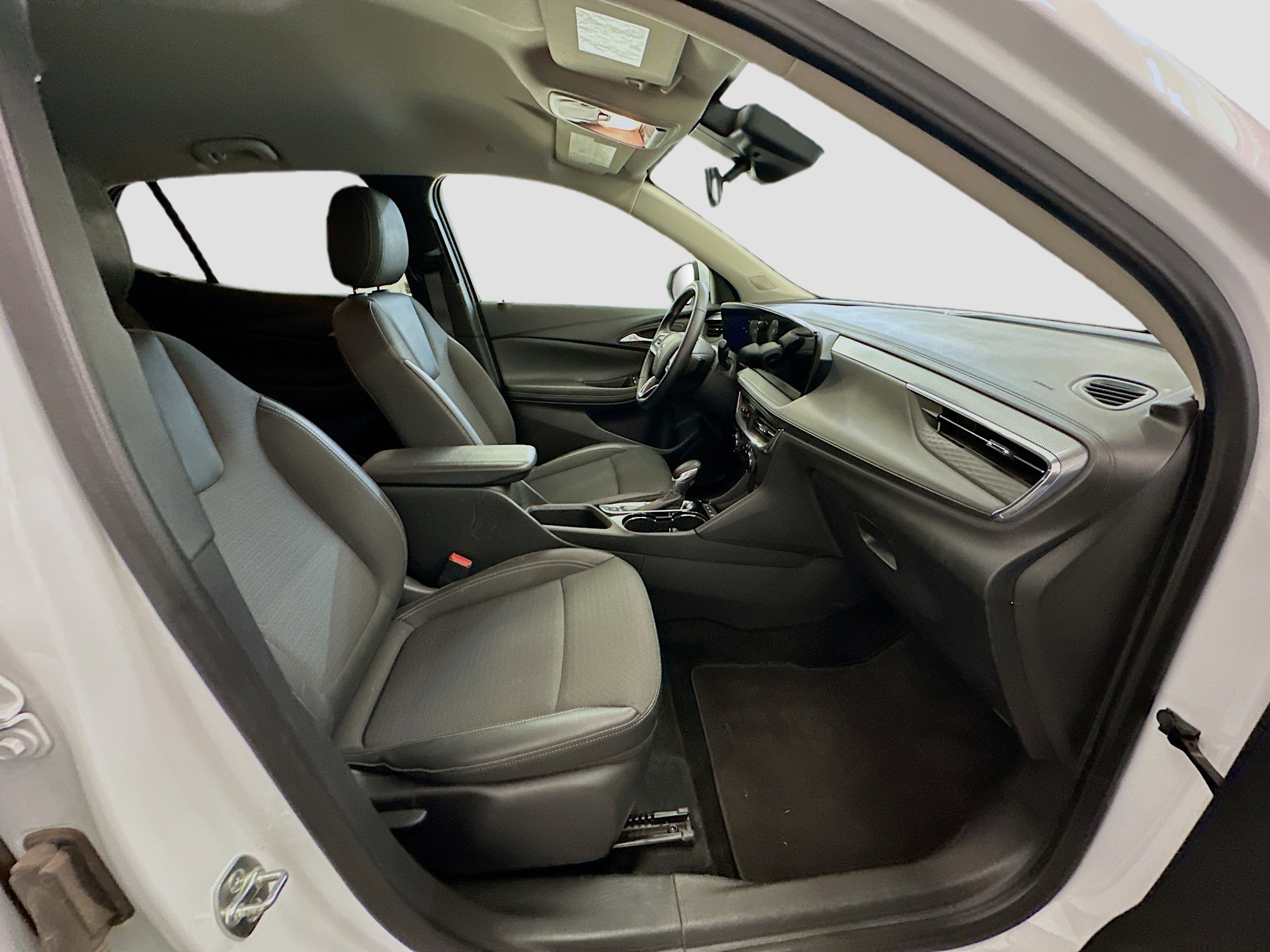 Used 2025 Buick Encore GX Preferred image 32