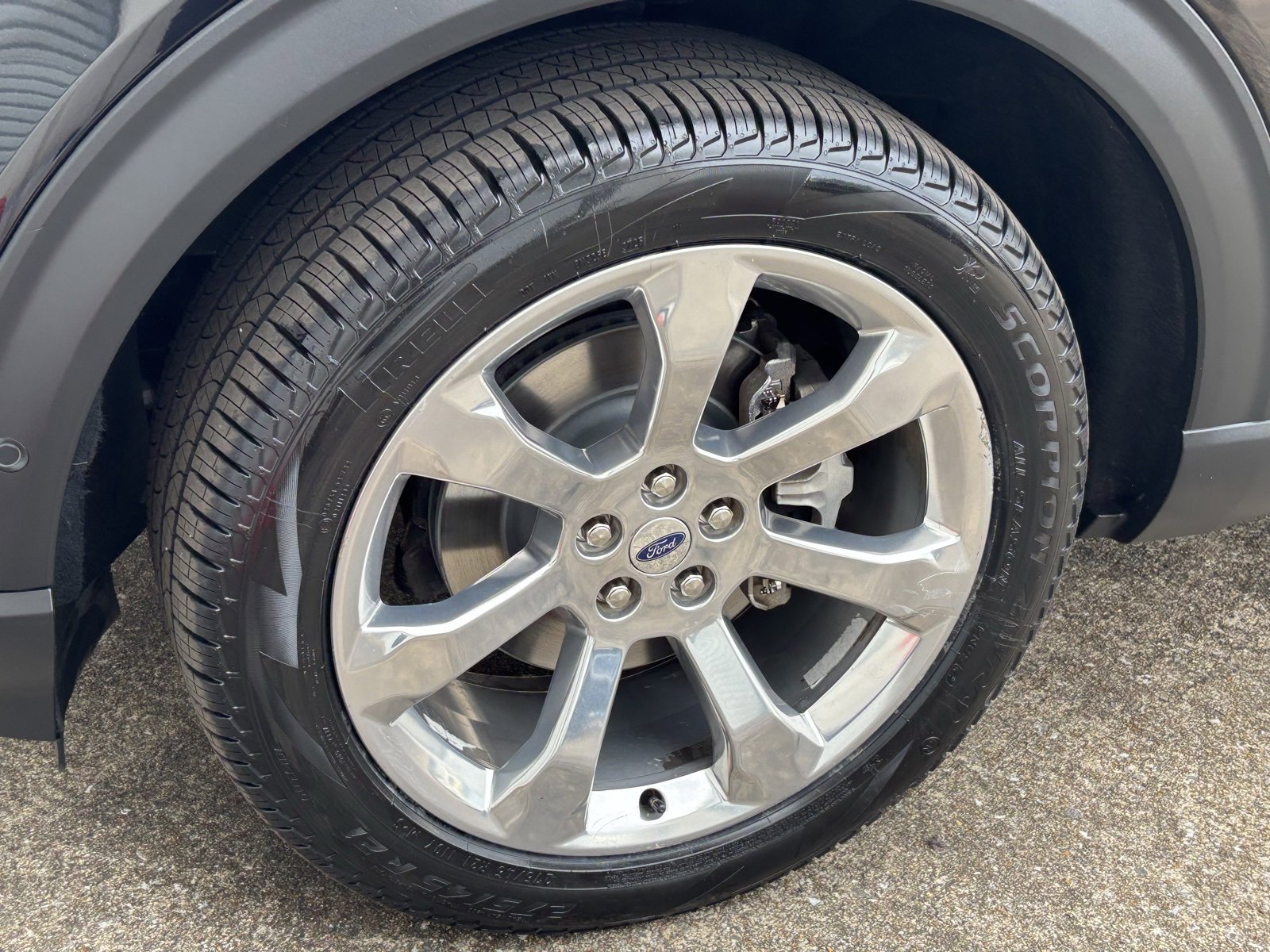 Used 2020 Ford Explorer Platinum w/ Premium Technology Package image 12