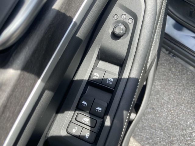 Used 2023 Jeep Grand Cherokee Limited image 17