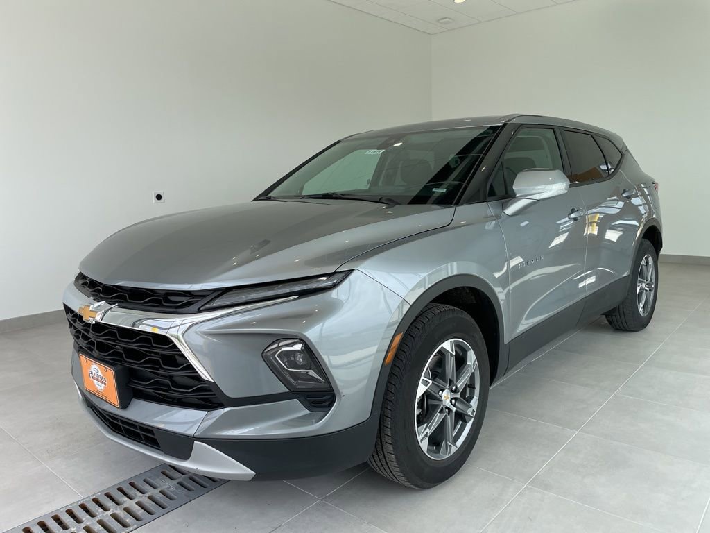 Used 2025 Chevrolet Blazer LT AWD/4WD image 1