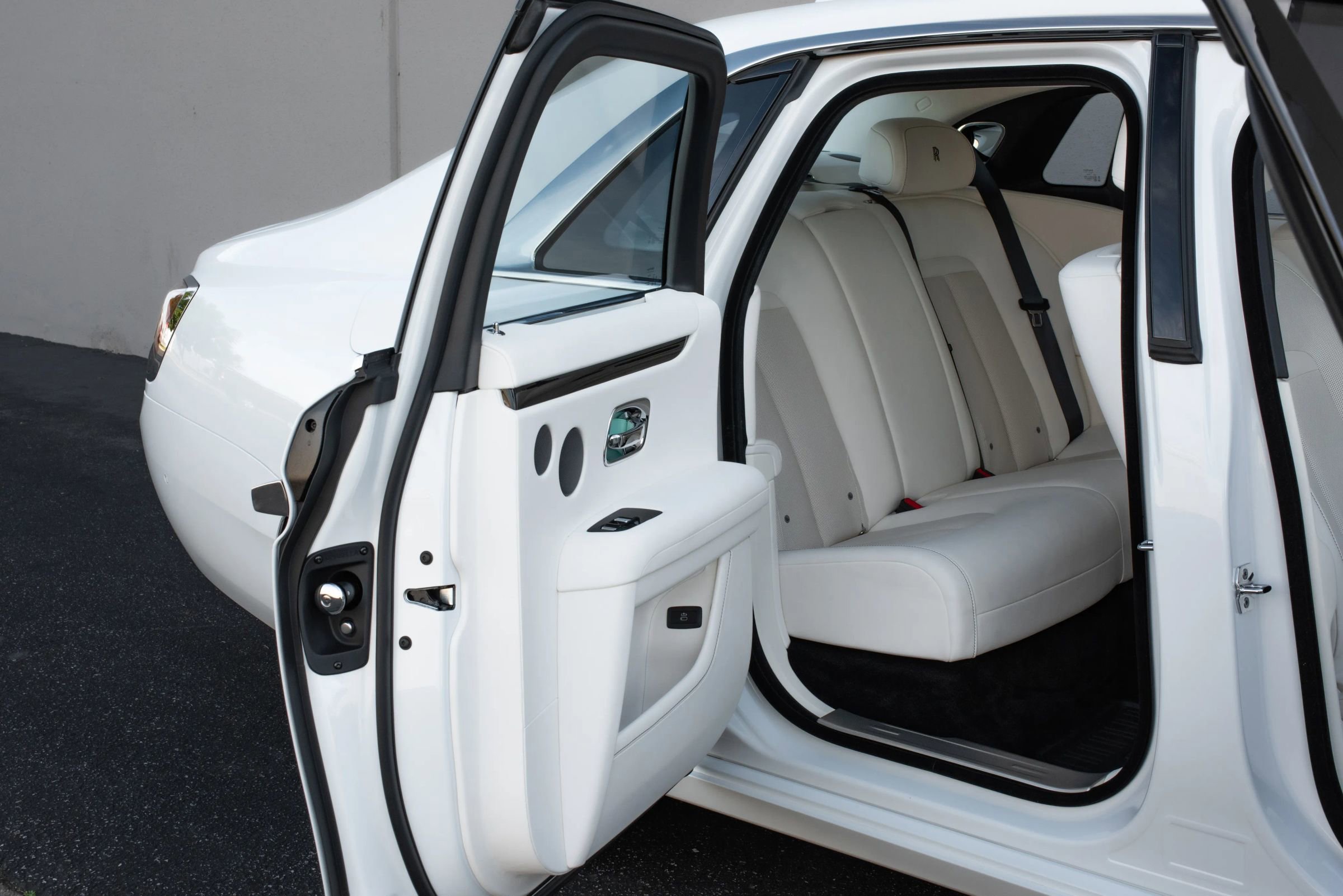 Used 2024 Rolls-Royce Ghost image 32