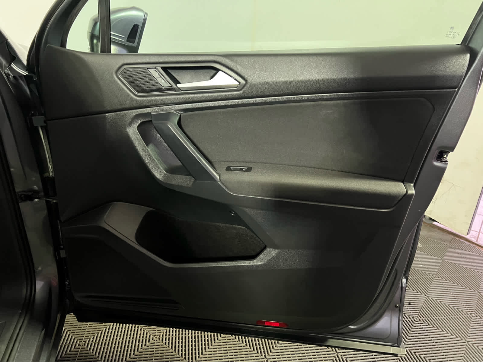 Used 2021 Volkswagen Tiguan S image 27