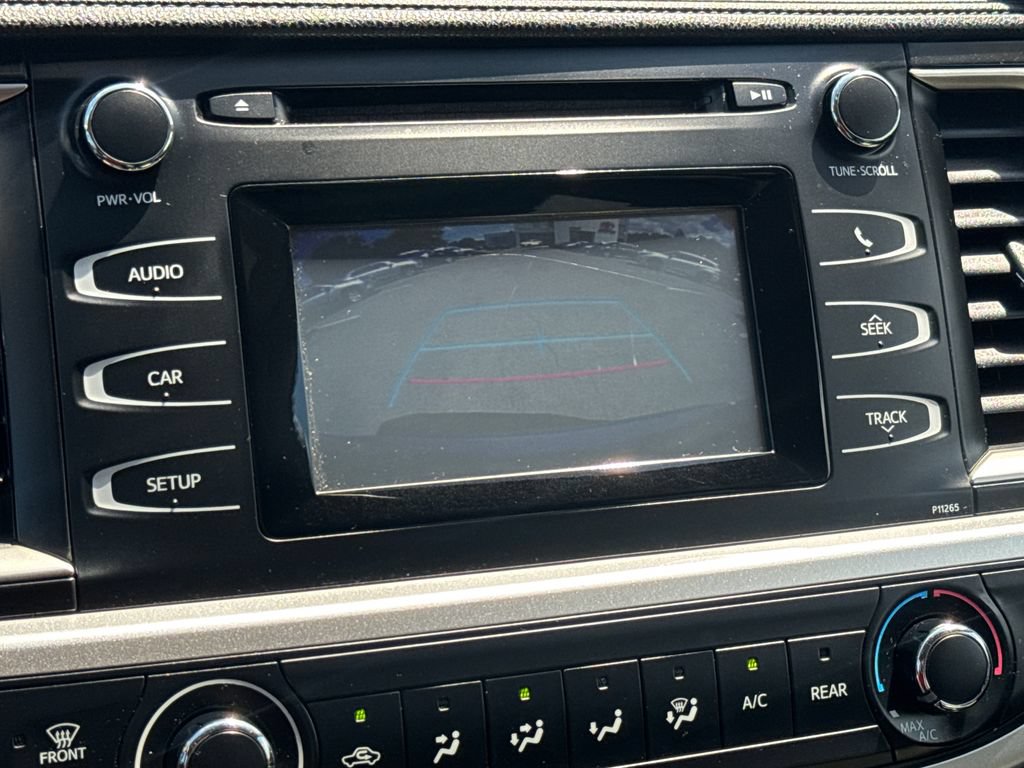 Used 2016 Toyota Highlander LE AWD/4WD image 24