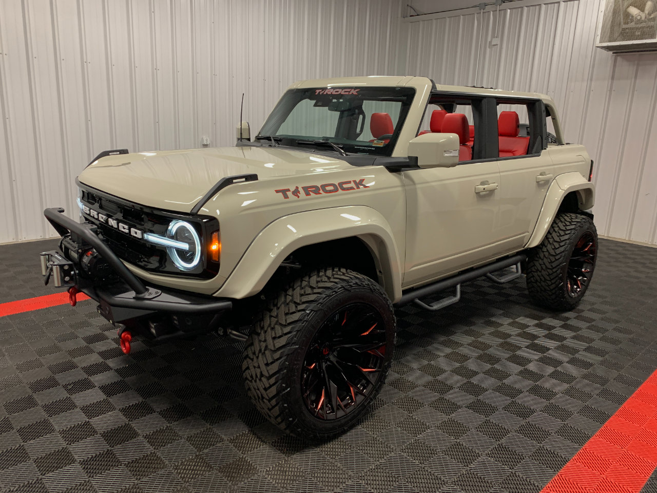 Used 2025 Ford Bronco Outer Banks w/ Sasquatch Package image 2