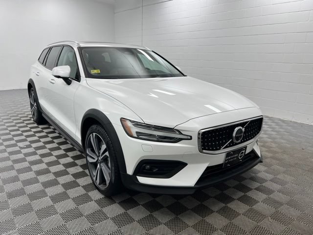 Used 2025 Volvo V60 B5 Cross Country Plus w/ Protection Package Premier AWD/4WD image 1