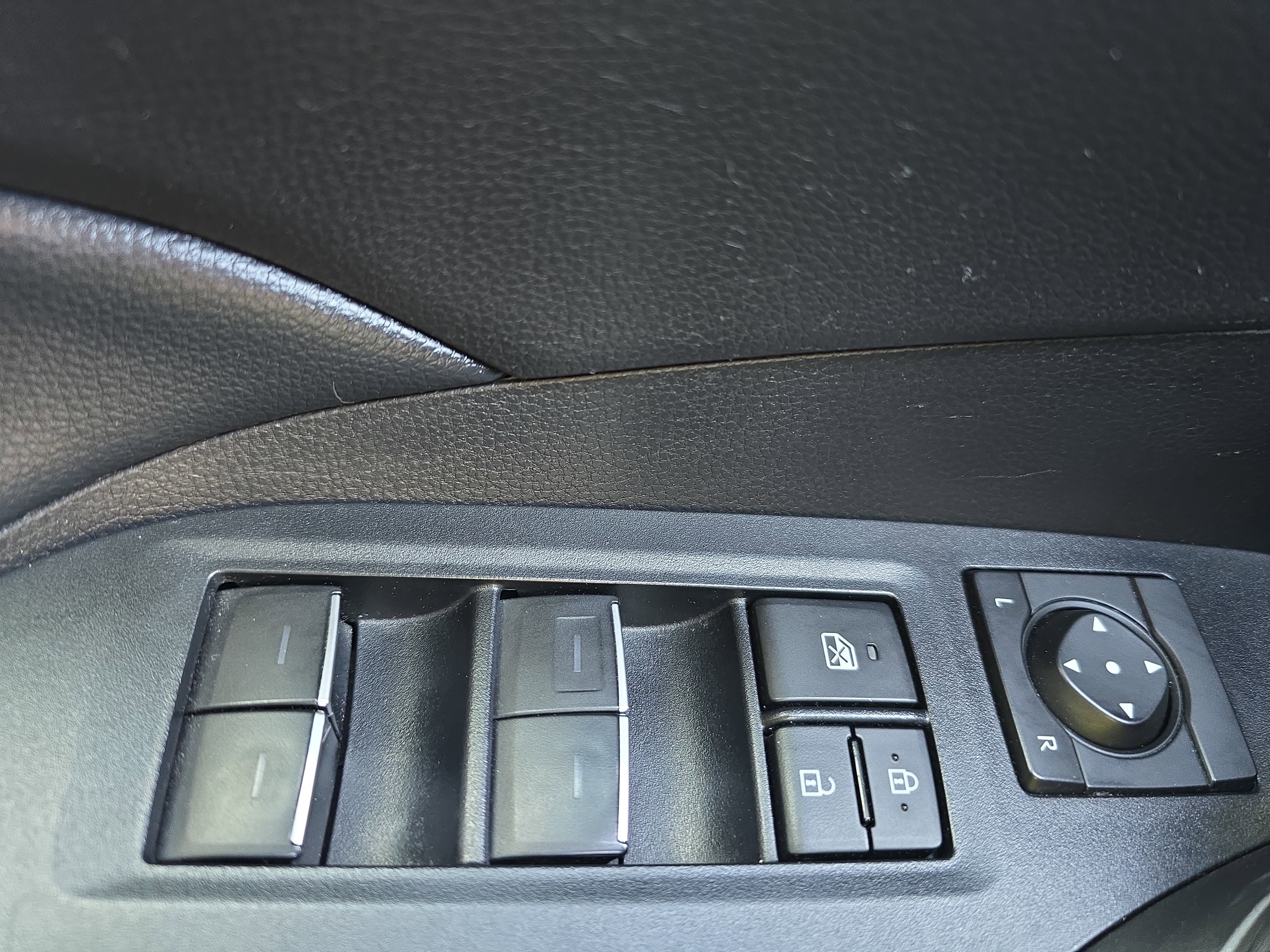 Used 2022 Toyota RAV4 XLE AWD/4WD image 22