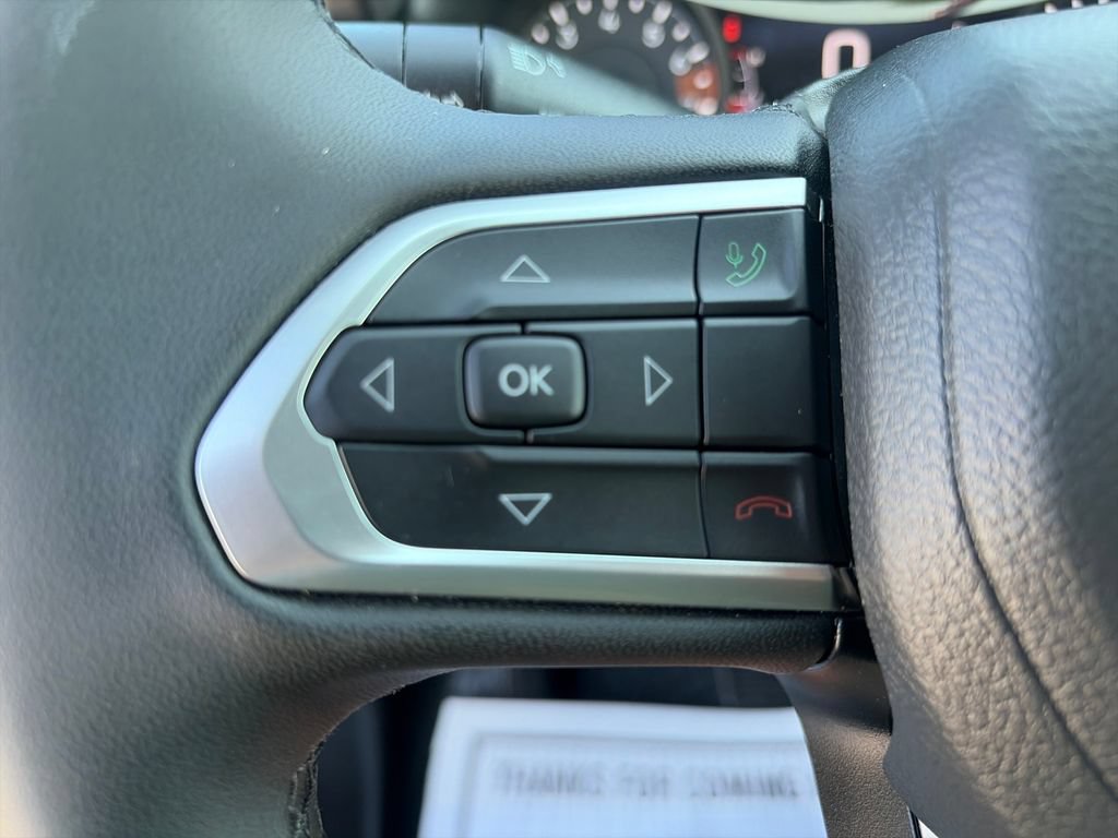 Used 2025 Jeep Compass Latitude w/ Convenience Group AWD/4WD image 30