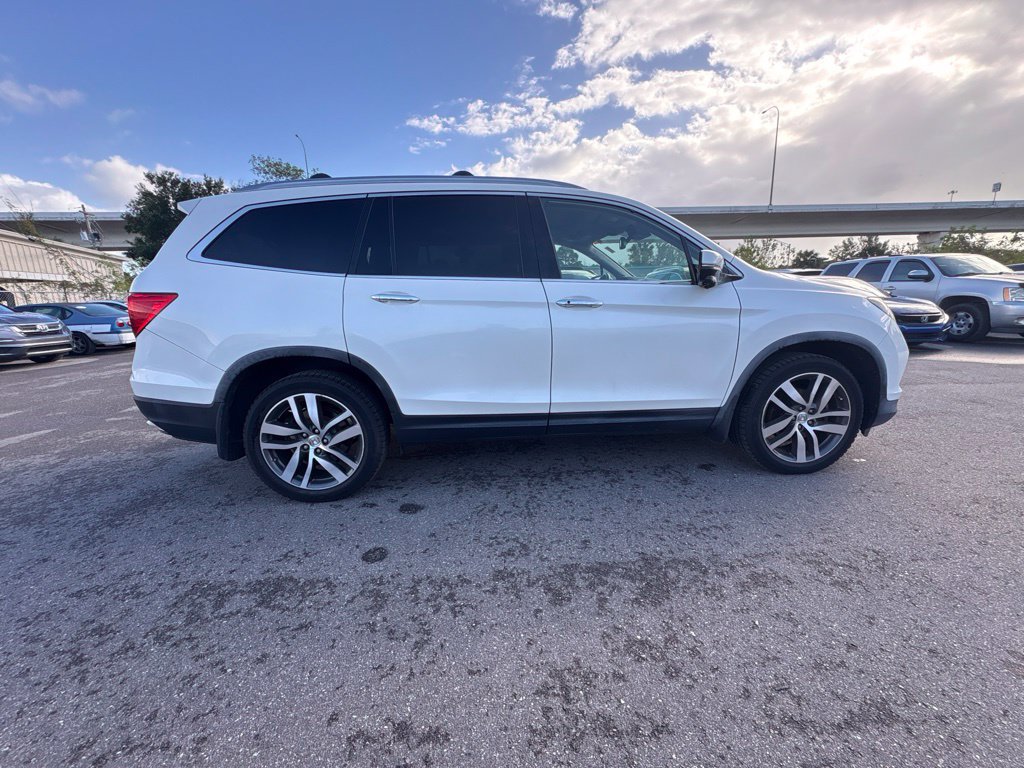 Used 2017 Honda Pilot Touring image 2