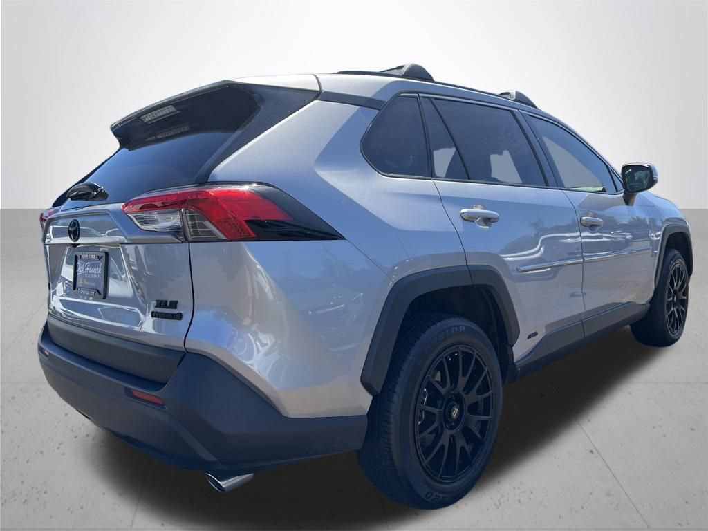 Used 2023 Toyota RAV4 XLE Premium AWD/4WD image 5