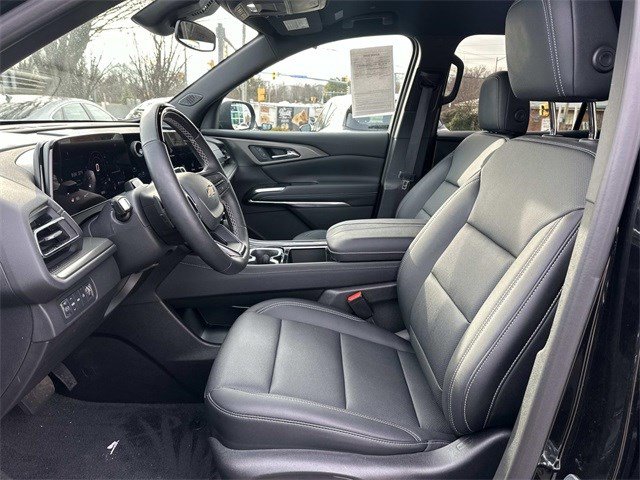 Used 2025 Chevrolet Traverse LT w/ Enhanced Driving Package image 20