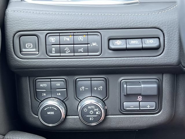 Used 2023 GMC Yukon Denali AWD/4WD image 29