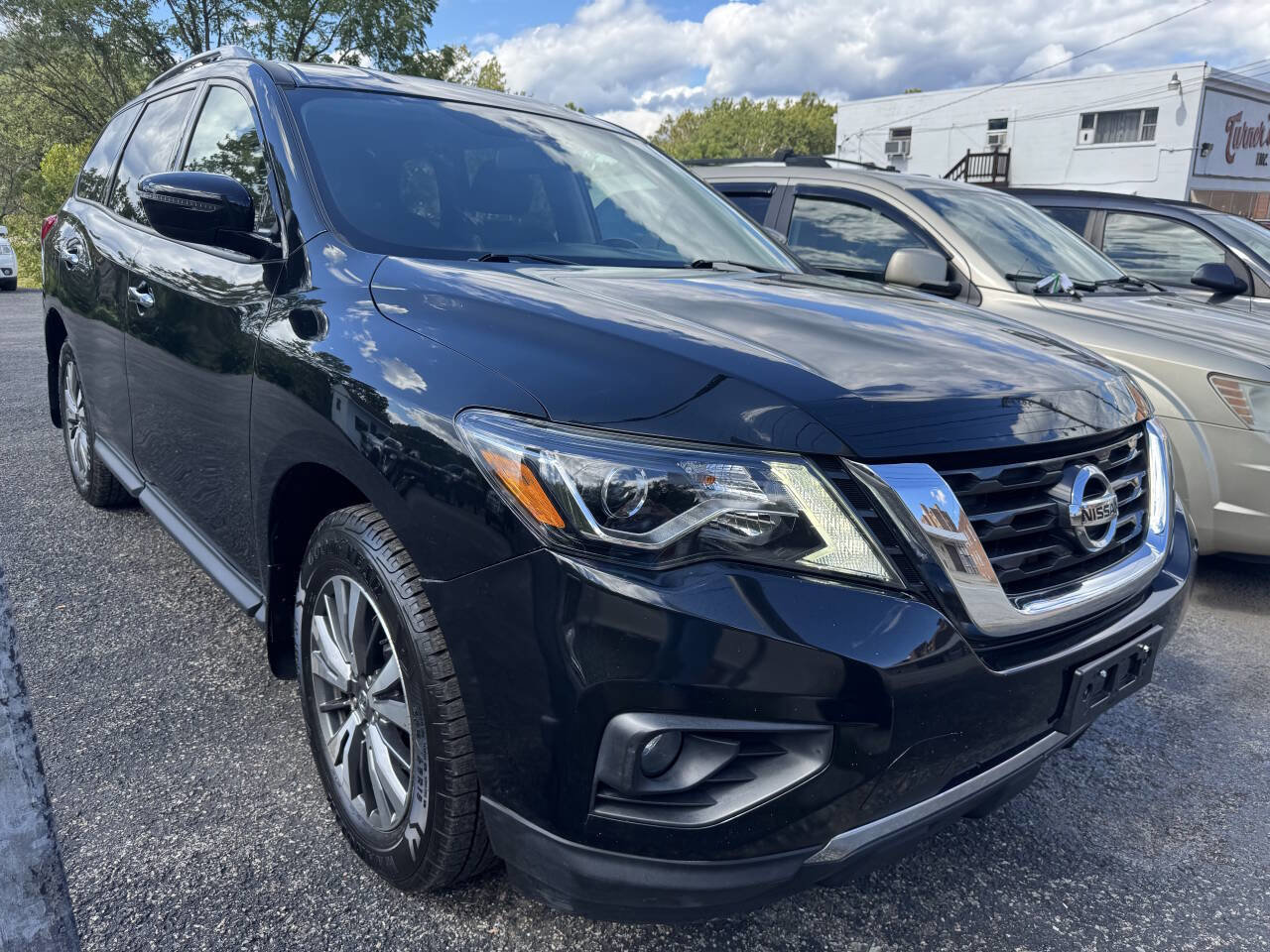 Used 2019 Nissan Pathfinder SV image 4