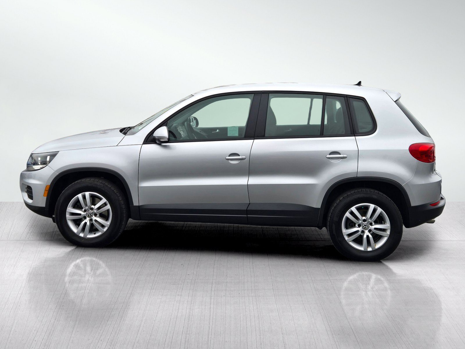 Used 2012 Volkswagen Tiguan LE FWD image 7
