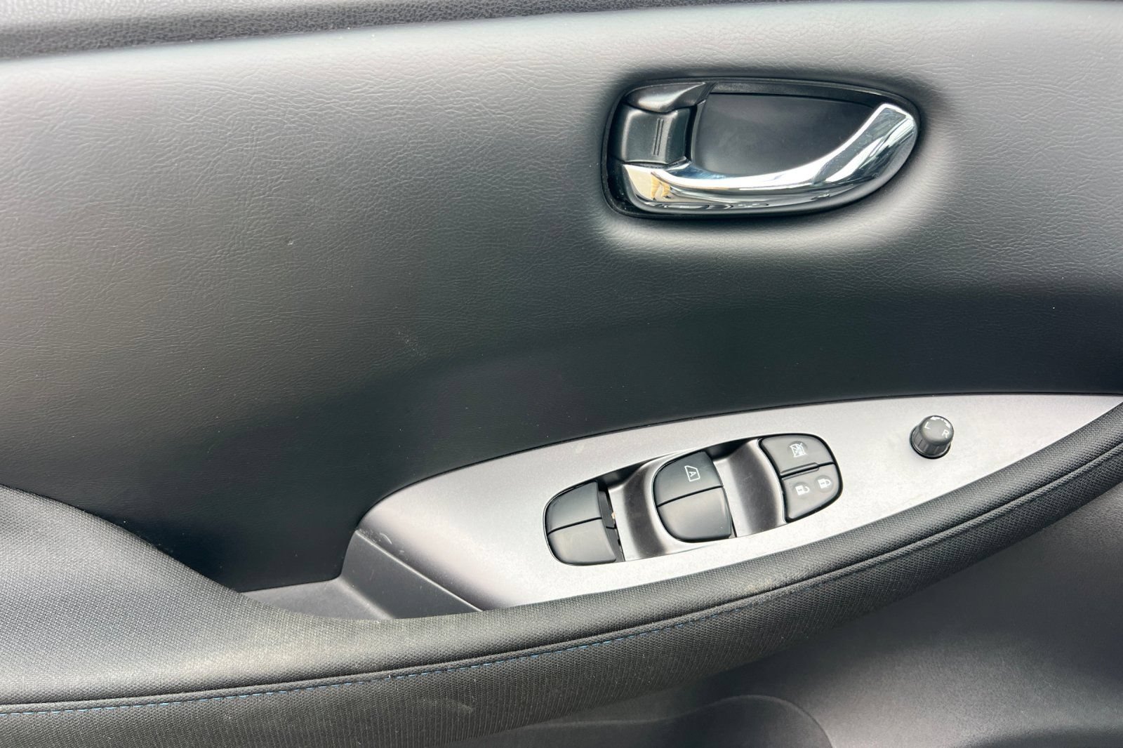 Certified 2025 Nissan Leaf S FWD image 11