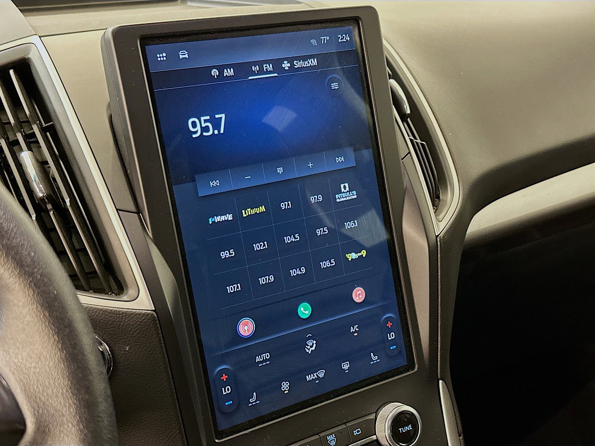 Used 2024 Ford Edge SEL image 21