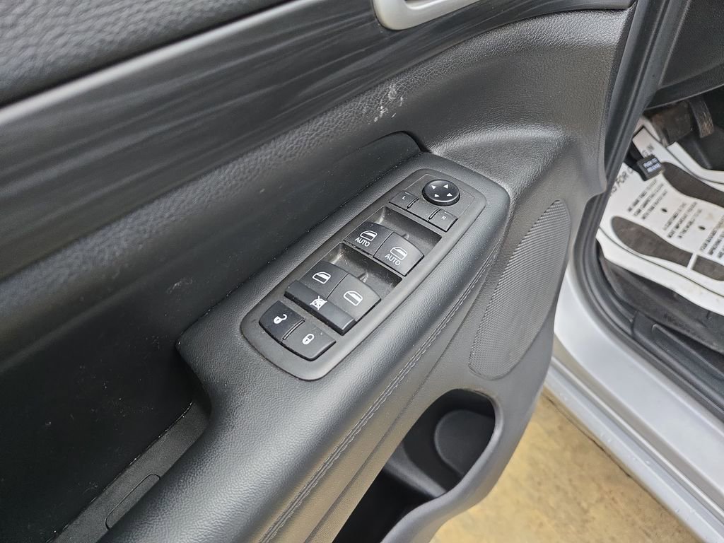 Used 2021 Jeep Grand Cherokee Laredo X image 13