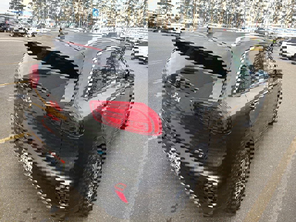 Used 2022 Kia Niro EX image 7