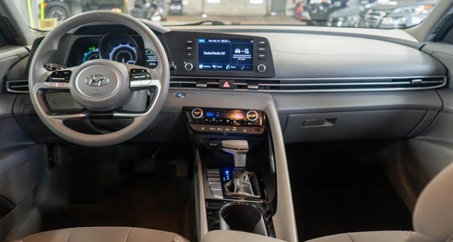 Used 2021 Hyundai Elantra Blue image 16