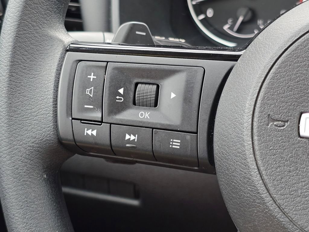 Used 2023 Nissan Rogue SV AWD/4WD image 14
