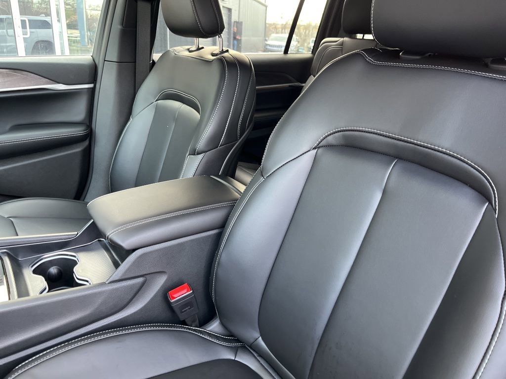 New 2025 Jeep Grand Cherokee L Limited image 27