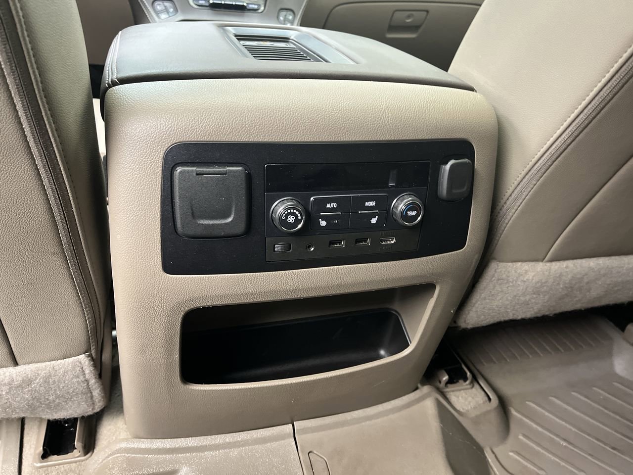 Used 2019 Chevrolet Suburban Premier image 20