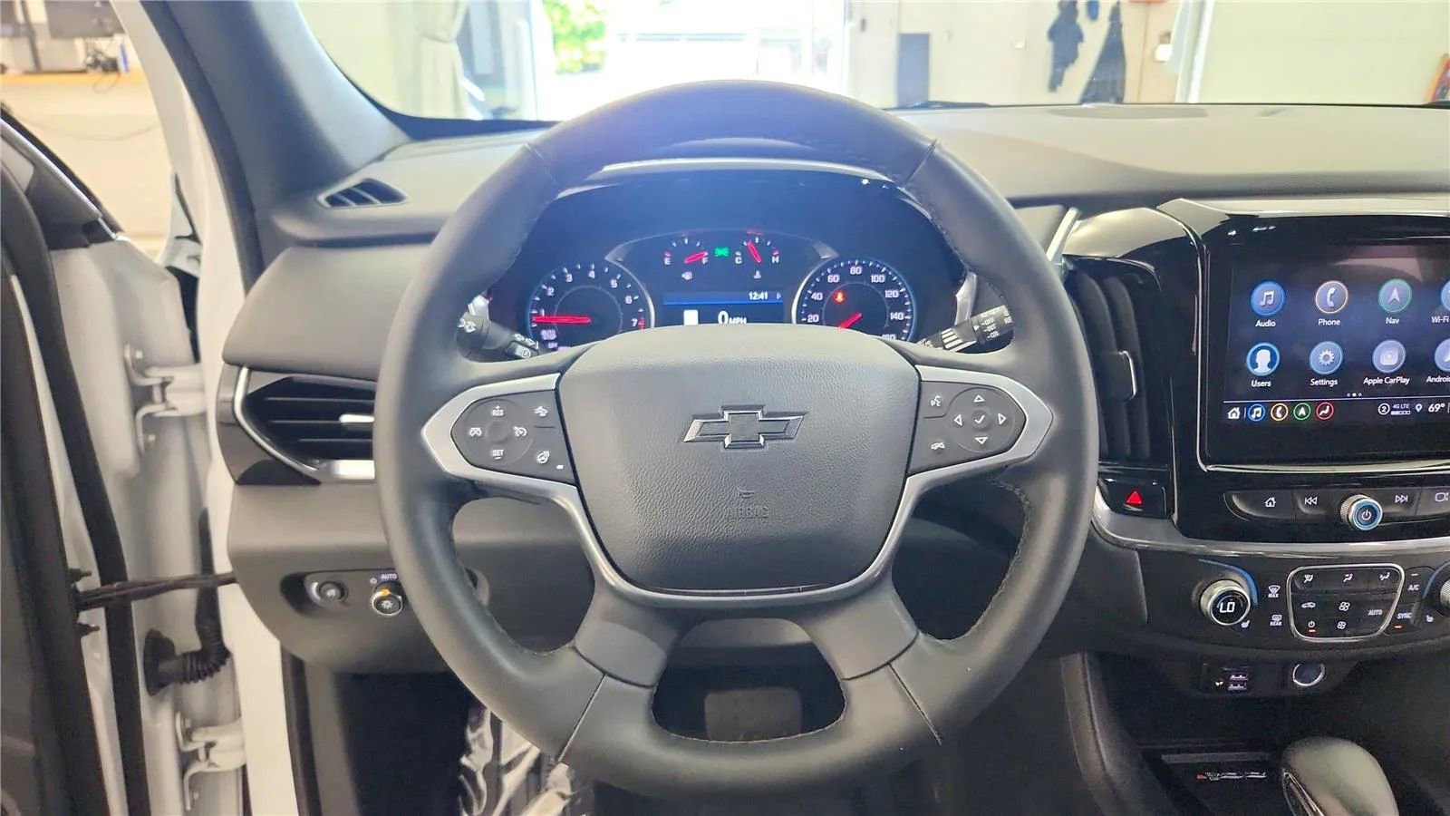 Used 2023 Chevrolet Traverse RS FWD image 34