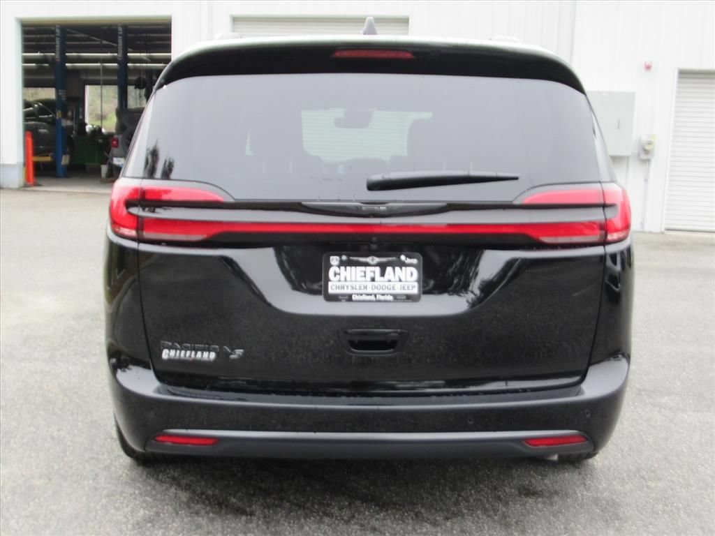 New 2026 Chrysler Pacifica Select w/ S Appearance Package FWD image 5