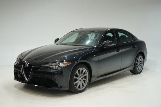Used 2022 Alfa Romeo Giulia Ti image 3