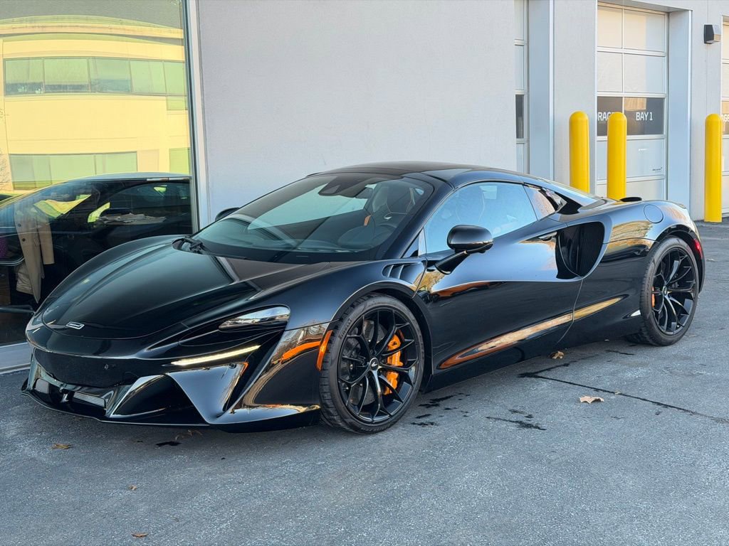 Used 2025 McLaren Artura Spider image 2