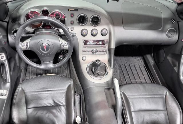 Used 2009 Pontiac Solstice GXP w/ Premium Package RWD image 34