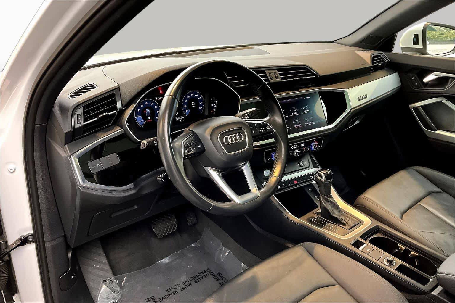 Used 2020 Audi Q3 2.0T Premium w/ Convenience Package AWD/4WD image 18