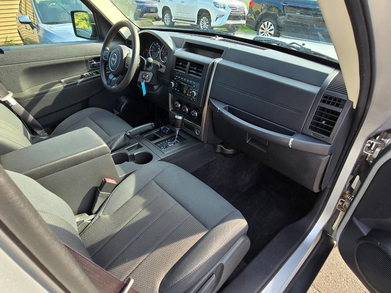 Used 2012 Jeep Liberty Sport image 27