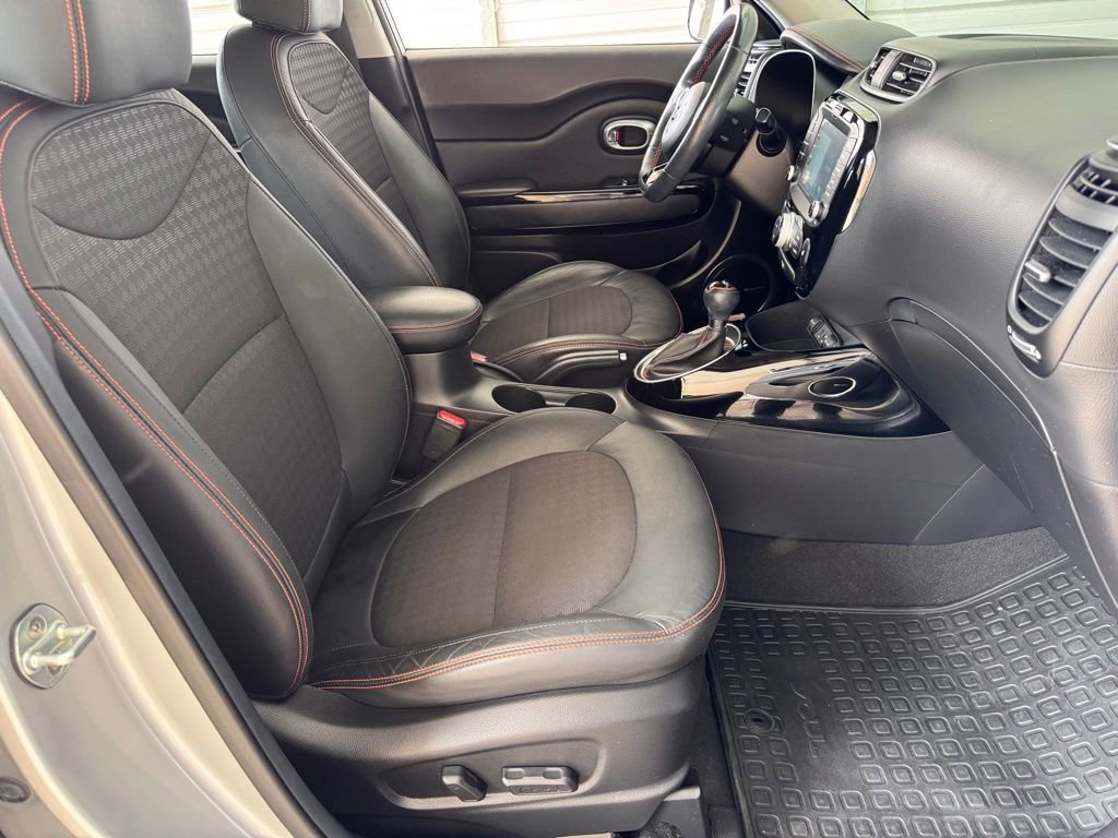 Used 2017 Kia Soul ! w/ Tech Package FWD image 19