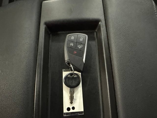 Used 2022 Chevrolet Silverado 1500 LT w/ Z71 Off-Road Package AWD/4WD image 4