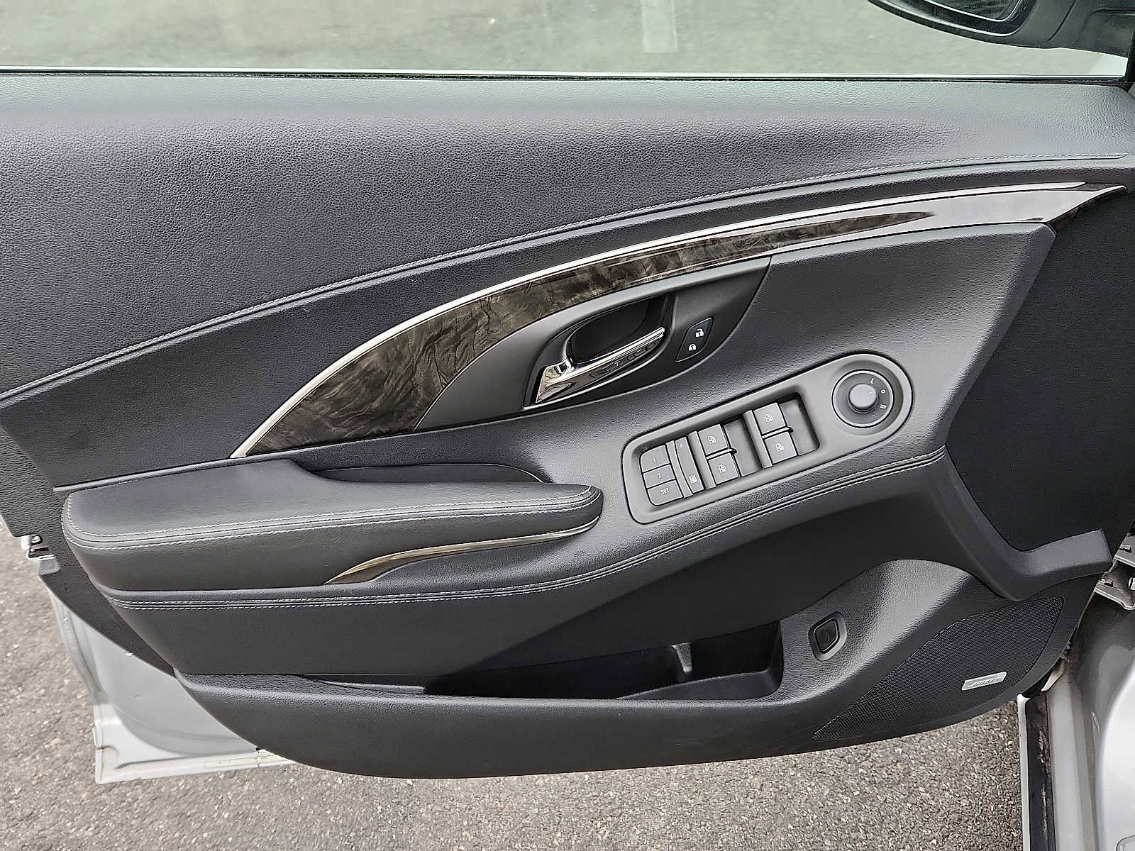 Used 2015 Buick LaCrosse Leather image 12